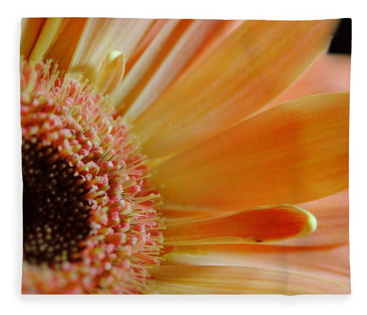 Peach Daisy Sideview - Blanket