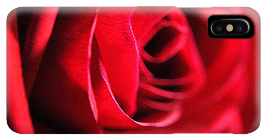 Red Rose Profile - Phone Case