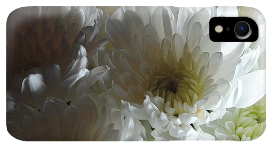 White Chrysanthemum Bouquet - Phone Case