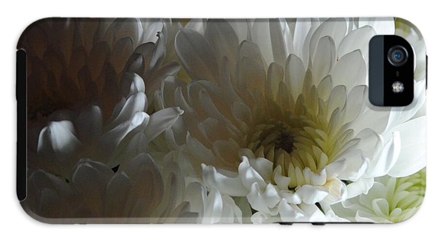 White Chrysanthemum Bouquet - Phone Case