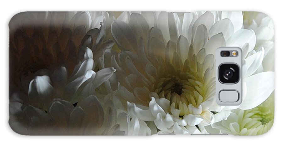 White Chrysanthemum Bouquet - Phone Case