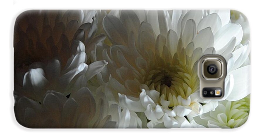 White Chrysanthemum Bouquet - Phone Case