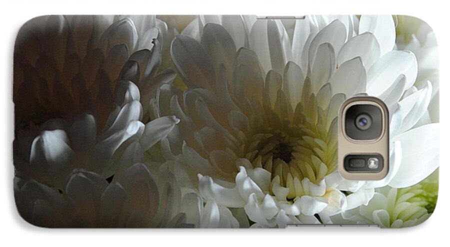 White Chrysanthemum Bouquet - Phone Case