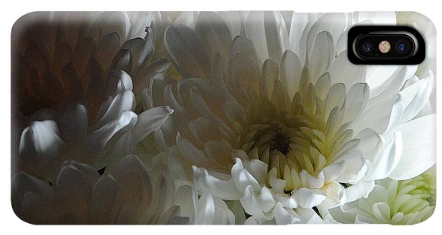 White Chrysanthemum Bouquet - Phone Case
